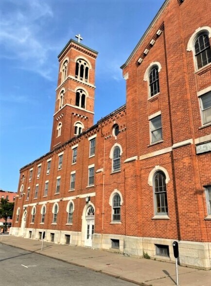 More Photos Of 121 N Fitzhugh St, Rochester Religious Facility For Lease