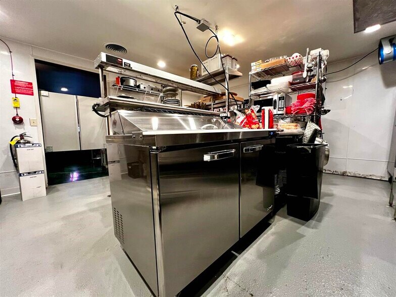 More Photos Of 307 Main St, Hollandale Restaurant For Sale