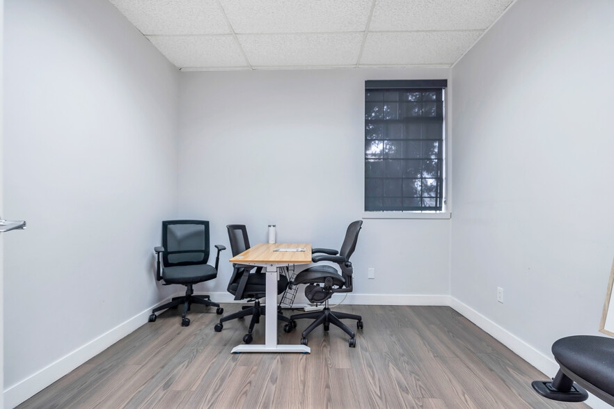 More Photos Of 10318-10324 Whalley Blvd, Surrey Storefront Retail Office For Lease