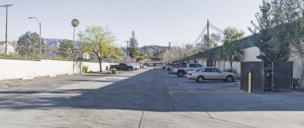 More Photos Of 12701 Van Nuys Blvd, Pacoima Warehouse For Lease