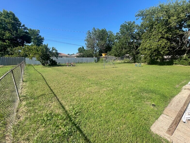 More Photos Of 617 NW 88th St, Oklahoma City Daycare Center For Lease