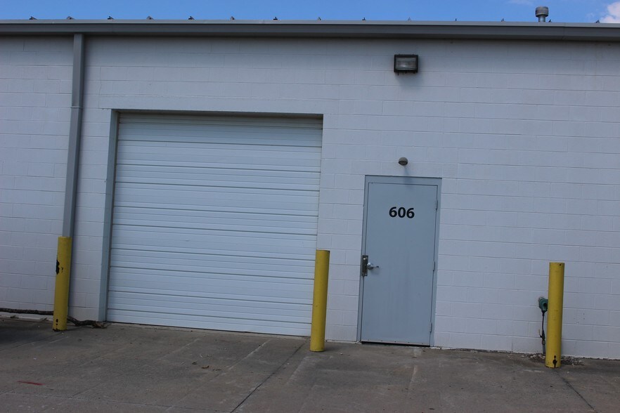 More Photos Of 604-620 Phillips Dr, Dayton Showroom For Lease