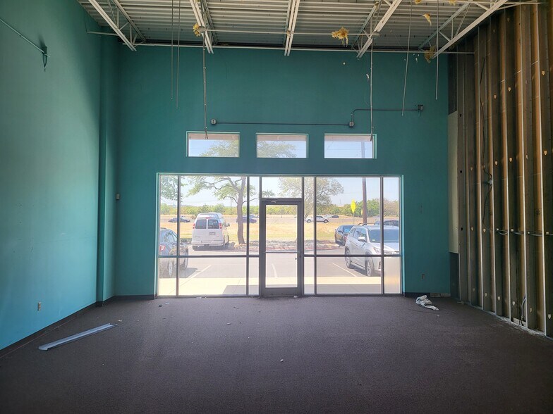 More Photos Of 8202 N Loop 1604 W, San Antonio General Retail For Lease