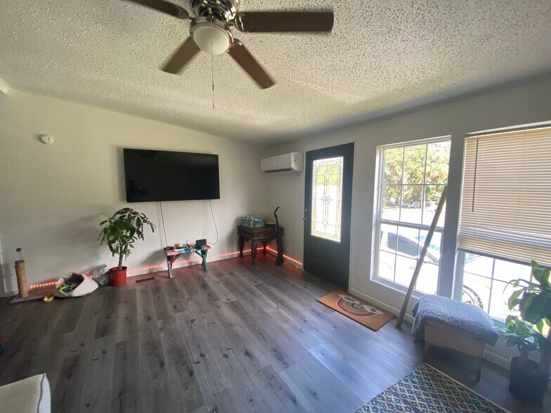 More Photos Of 10850 Cozarts Chalet, Gibsonton Manufactured Housing Mobile Home Park For Sale