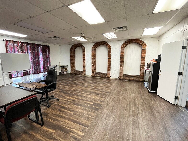 More Photos Of 421 W 7th St, New Castle Warehouse For Sale
