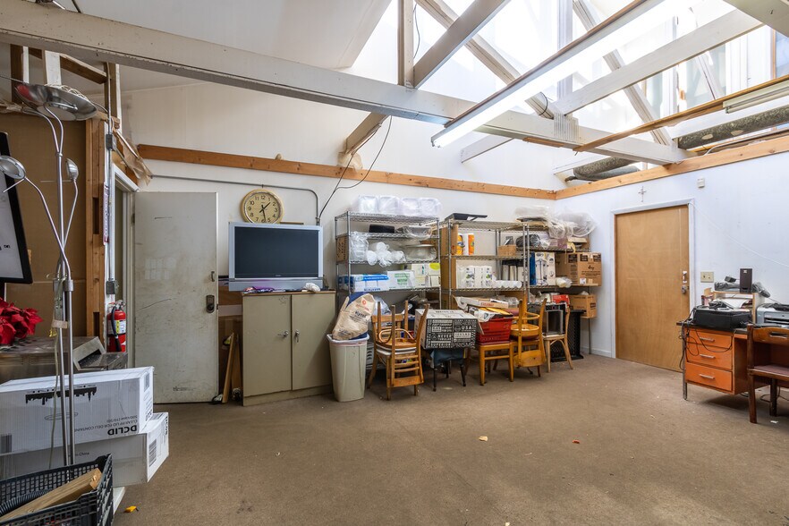 More Photos Of 2441 NW 43rd St, Gainesville Storefront For Sale