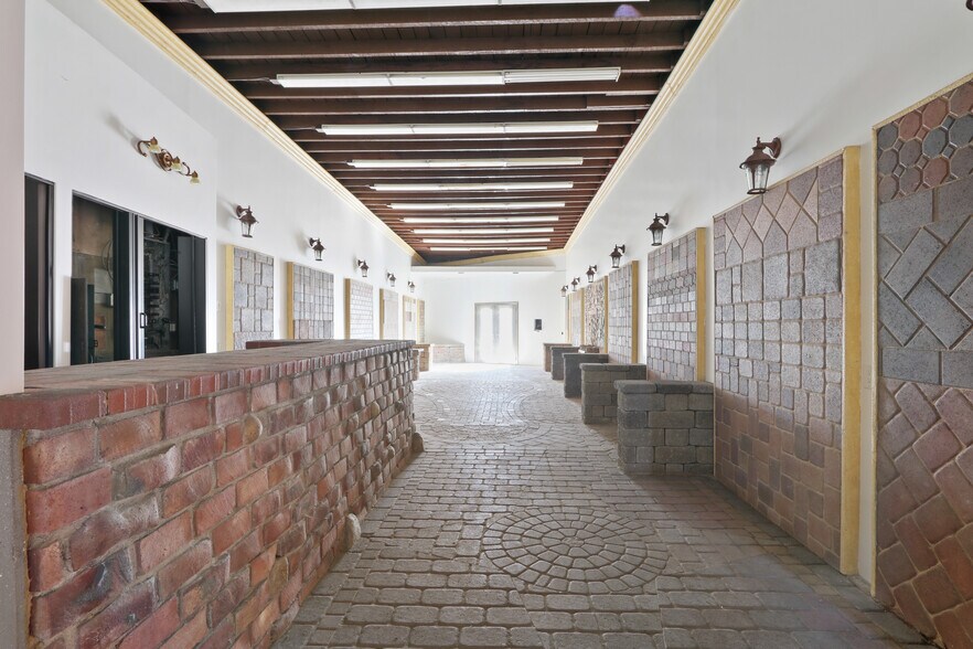 More Photos Of 4641 Telegraph Rd, Los Angeles Manufacturing For Sale