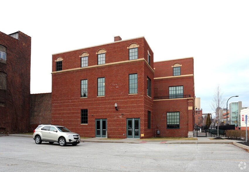 More Photos Of 57 S Broadway St, Akron Office For Lease
