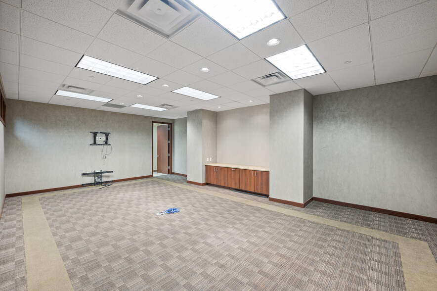 More Photos Of 221 3rd Ave SE, Cedar Rapids Unknown For Lease