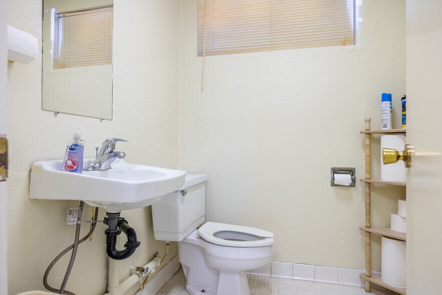 More Photos Of 112 E Cottonwood Ln, Casa Grande Freestanding For Sale