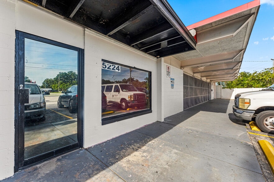 More Photos Of 5220 Old Winter Garden Rd, Orlando Restaurant For Sale