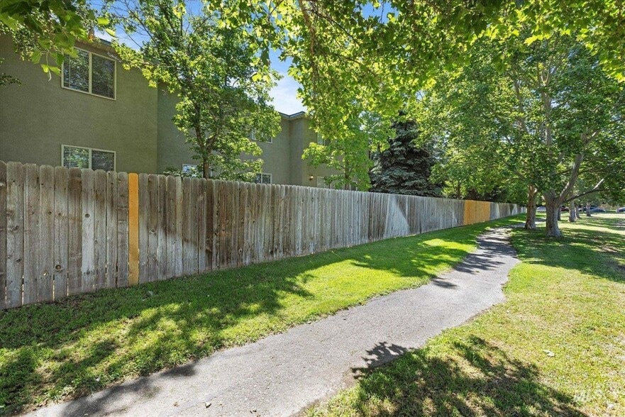 More Photos Of 9212 W Brogan Dr, Boise Apartments For Sale