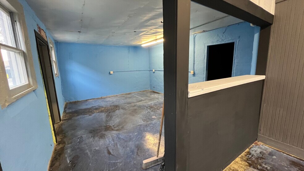 More Photos Of 155 Main St W, Monmouth Storefront For Lease