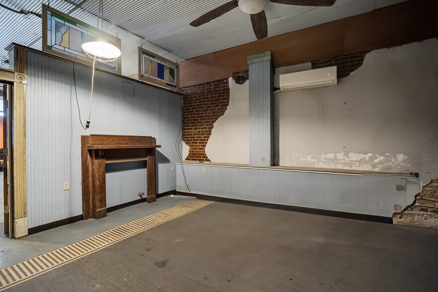 More Photos Of 2557 Broad Ave, Memphis Storefront Retail Office For Sale