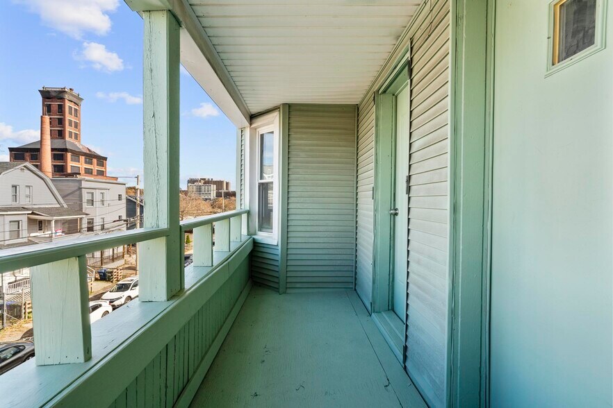 More Photos Of 746 Maple St, Bridgeport Apartments For Sale