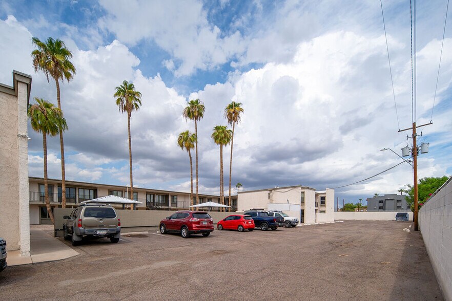 More Photos Of 2432 W Turney Ave, Phoenix Shelter For Sale