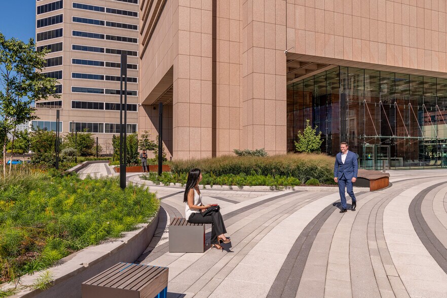 More Photos Of 100 Light St, Baltimore Office For Lease