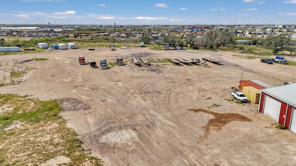 More Photos Of 2451 W Murphy St, Odessa Warehouse For Sale
