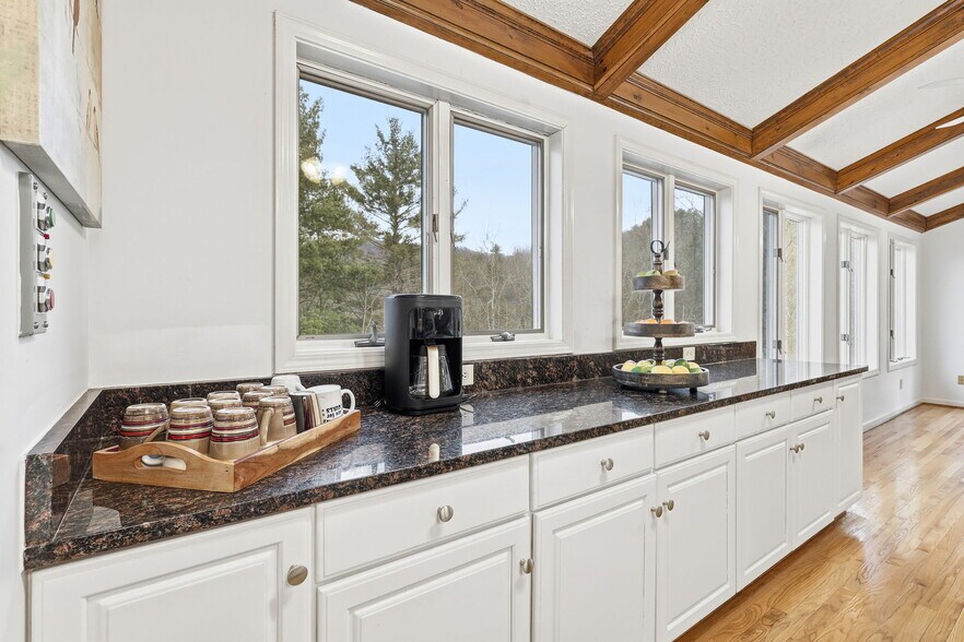 More Photos Of 1644 Broadstone Rd, Banner Elk General Retail For Sale