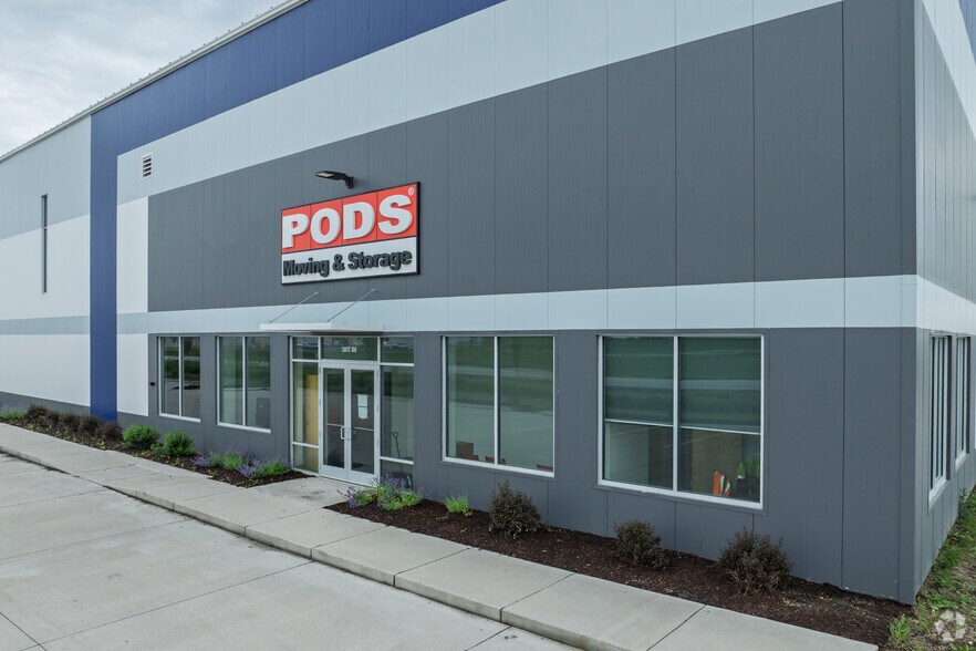 More Photos Of 4302 W 89th St, Davenport Warehouse For Lease