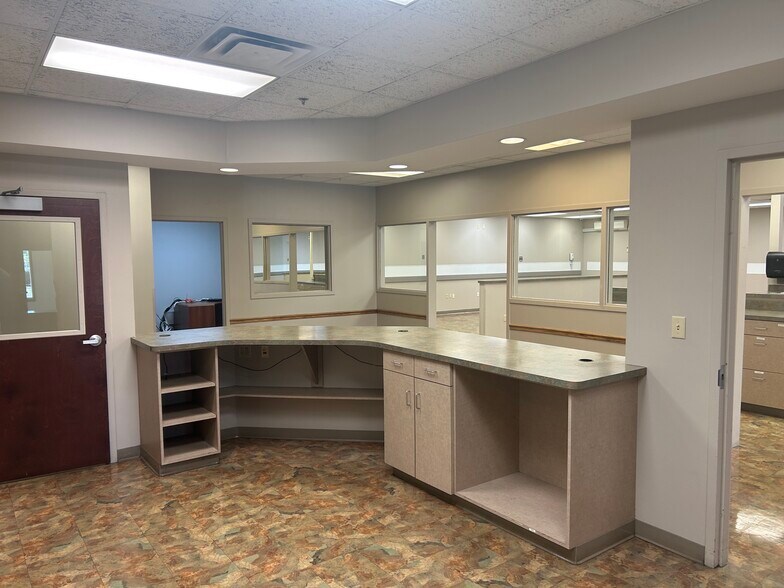 More Photos Of 435 E Columbia St, Springfield Medical For Sale