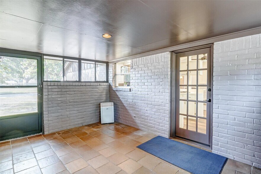 More Photos Of 9218 Hammerly Blvd, Houston Specialty For Lease