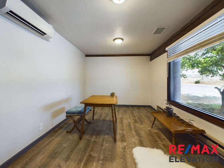 More Photos Of 915 W Fetterman St, Buffalo Office For Sale