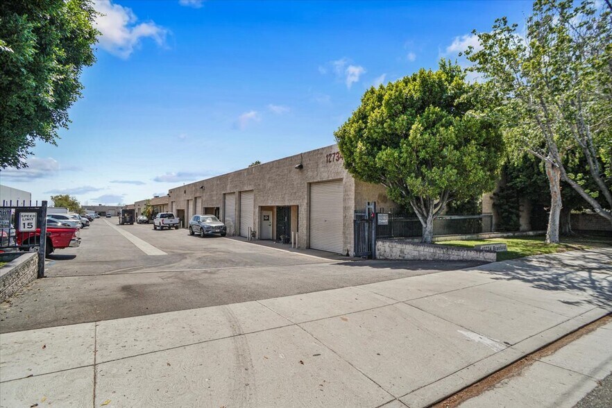 More Photos Of 12734 Branford St, Pacoima Warehouse For Sale