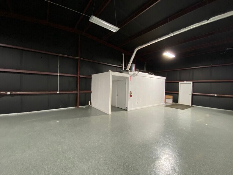 More Photos Of 241 Highway 1085, Madisonville Warehouse For Lease
