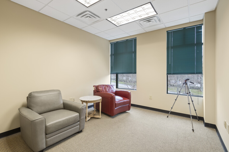 More Photos Of 1690 Roberts Blvd, Kennesaw Warehouse For Sale