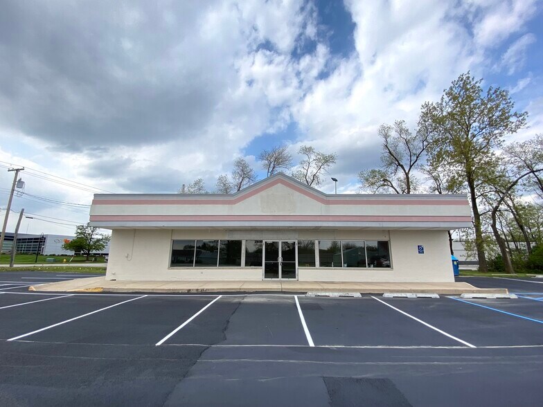 Primary Photo Of 2306 Calumet Ave, Valparaiso Convenience Store For Sale