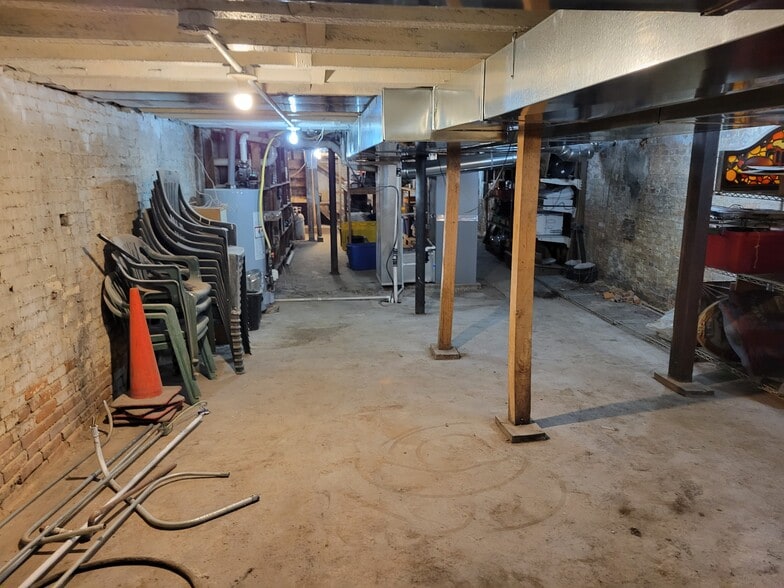 More Photos Of 90 E Jefferson St, Franklin Specialty For Lease
