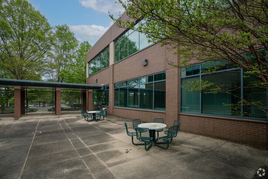 More Photos Of 7375 Boston Blvd, Springfield Unknown For Lease