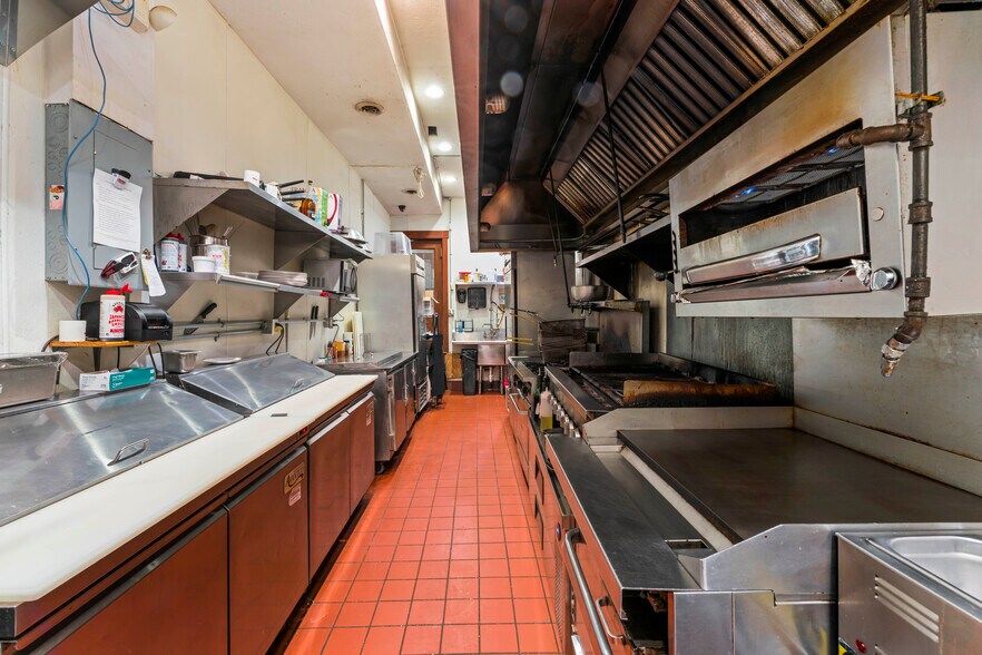 More Photos Of 88 N Main St, Washington Storefront Retail Residential For Sale