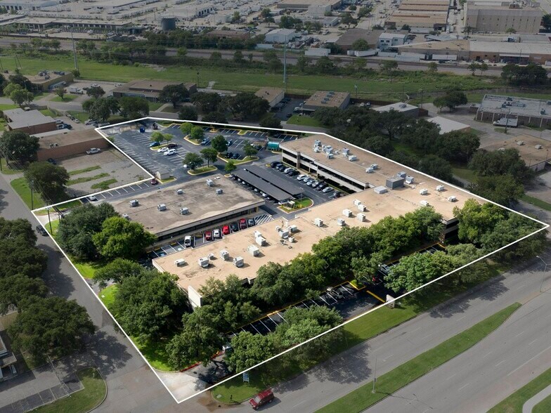 More Photos Of 1010 W Mockingbird Ln, Dallas Office For Lease