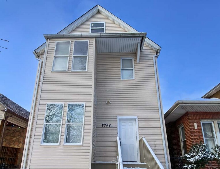 More Photos Of 8744 S Saginaw Ave, Chicago Multifamily For Sale