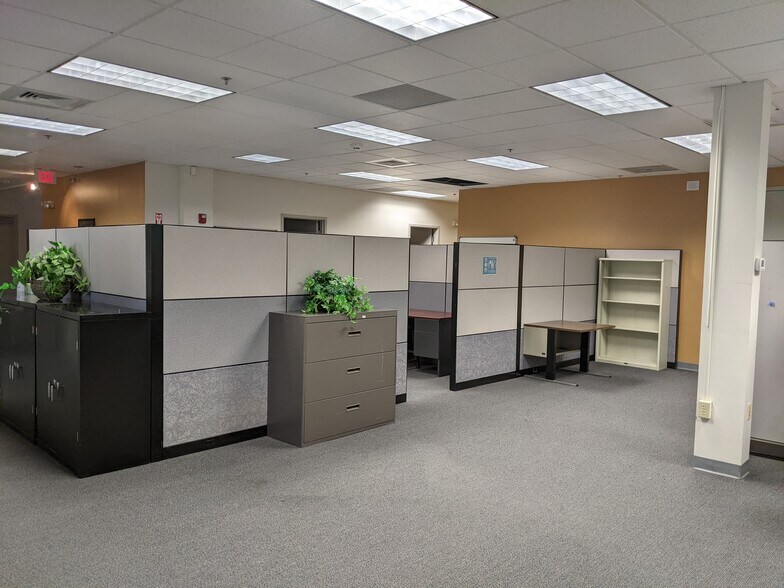 More Photos Of 15 Trafalgar Sq, Nashua Office For Lease