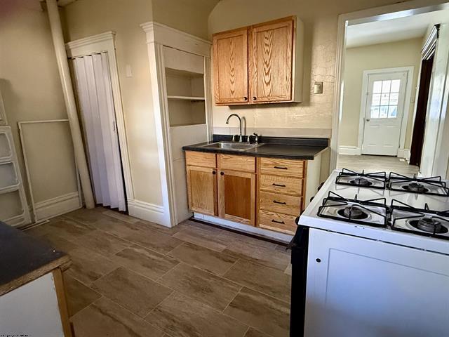 More Photos Of 1005 Locust Ave, Fairmont Specialty For Sale