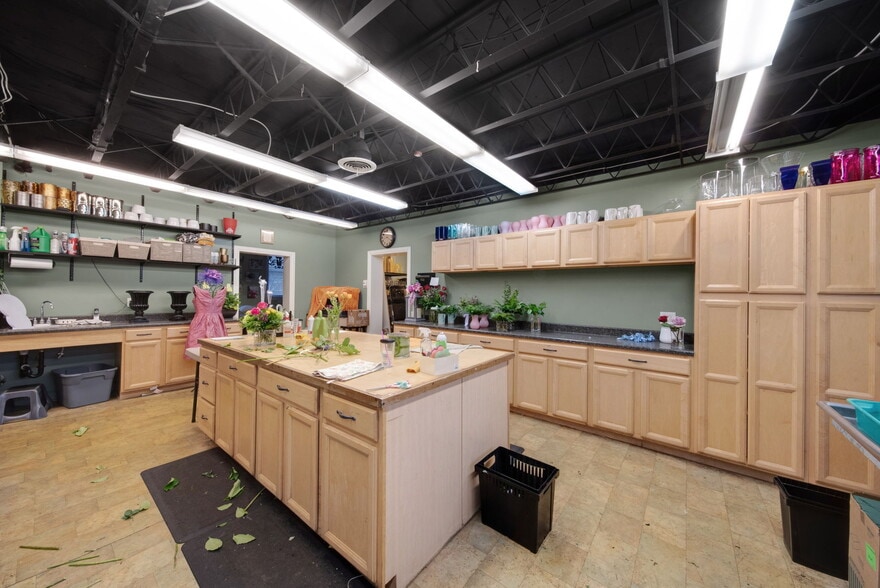 More Photos Of 4120 Main St, Hilliard Freestanding For Sale