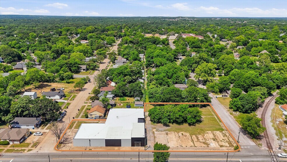 More Photos Of 613 S Armstrong Ave, Denison Warehouse For Sale