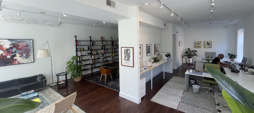 More Photos Of 12 Queen St, Charleston Storefront Retail Residential For Sale