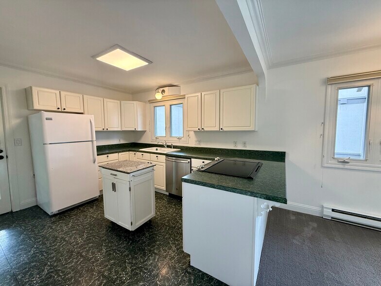 More Photos Of 2258 14th Ave W, Seattle Apartments For Sale
