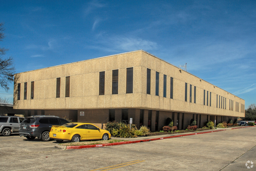 Primary Photo Of 606 Rollingbrook Dr, Baytown Medical For Lease