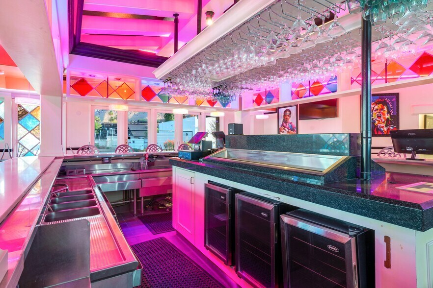 More Photos Of 69820 Highway 111, Rancho Mirage Restaurant For Lease