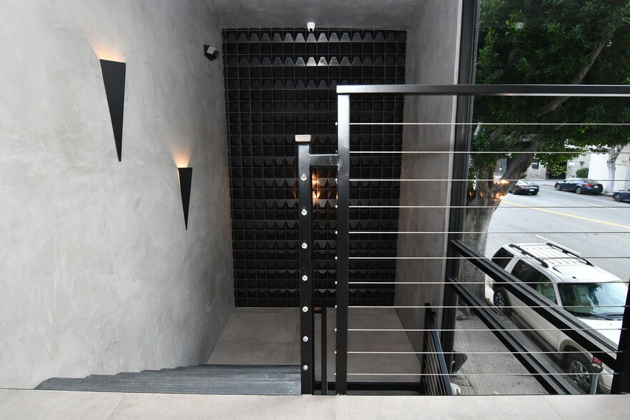 More Photos Of 1104 S Robertson Blvd, Los Angeles Office For Lease