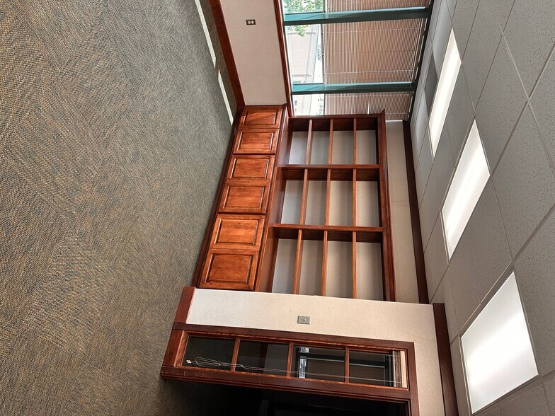 More Photos Of 100 E Peach St, El Dorado Office For Lease