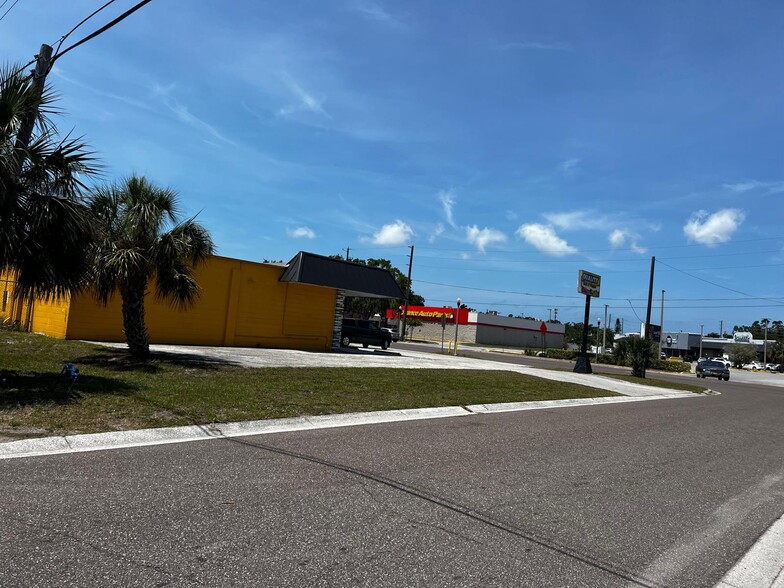 More Photos Of 2108 49th St S, Saint Petersburg Storefront For Sale