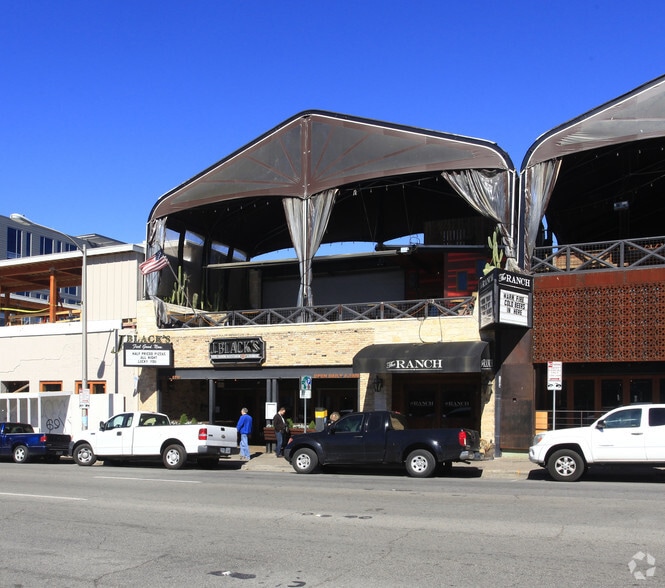 Primary Photo Of 710 W 6th St, Austin Bar For Lease