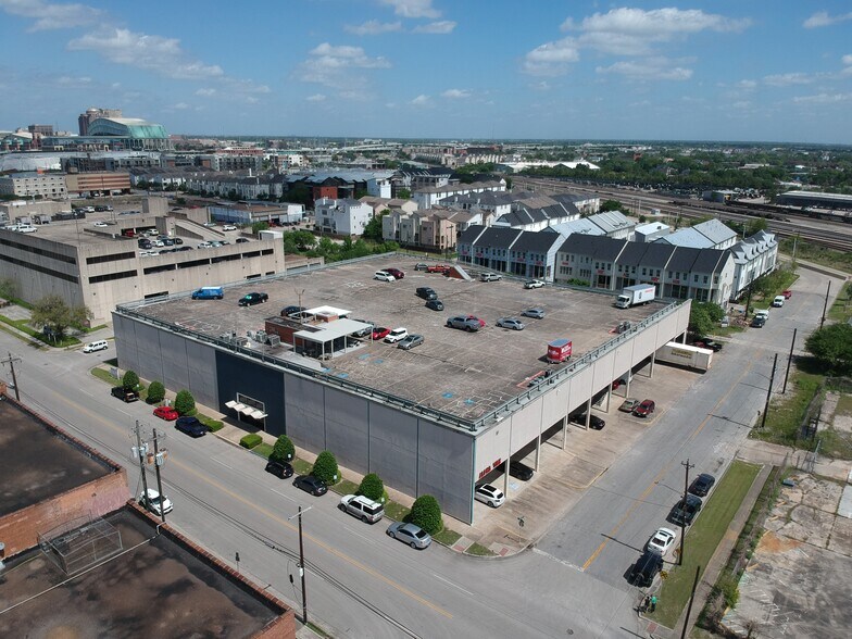 More Photos Of 2929 Mckinney St, Houston Showroom For Lease