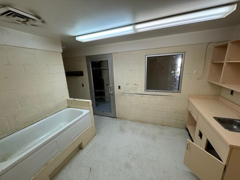 More Photos Of 10 Pethaven Ln, Augusta Veterinarian Kennel For Sale